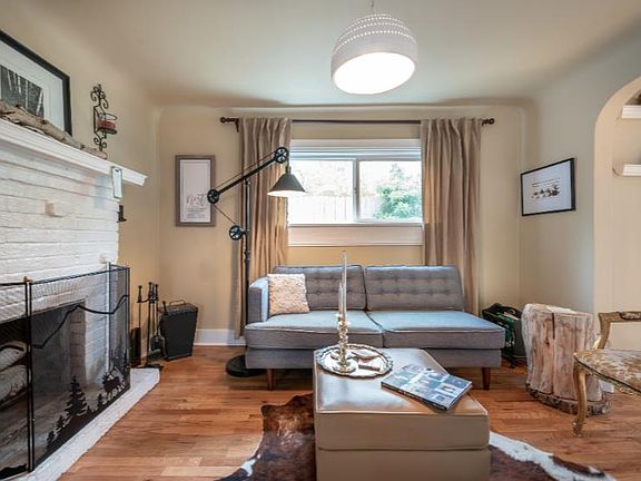 Wood-burning fireplace (decoration only) and additional living area