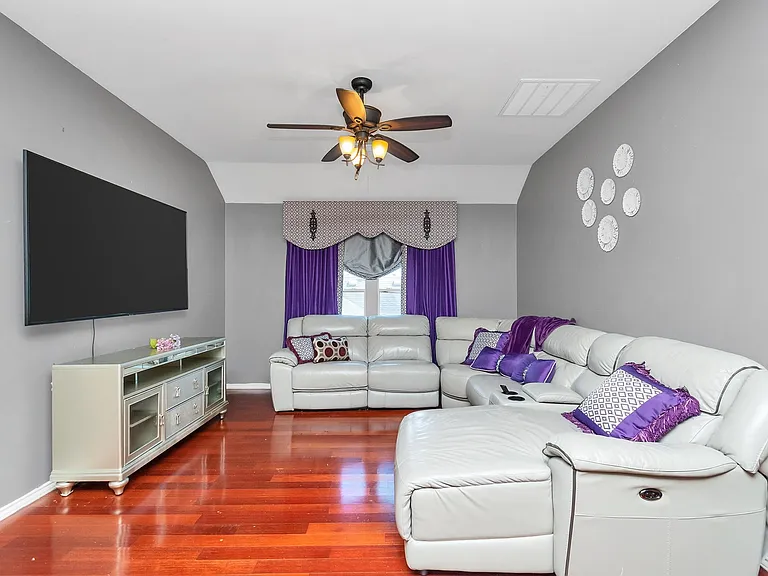 7410 Lake Run Ln — Photo 6