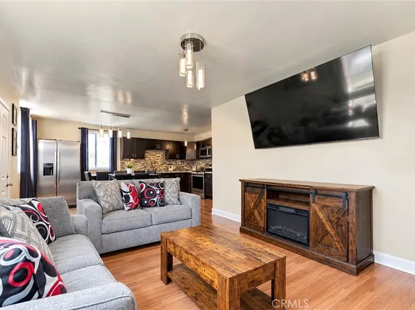 215 E 76th Pl, Los Angeles, CA 90003