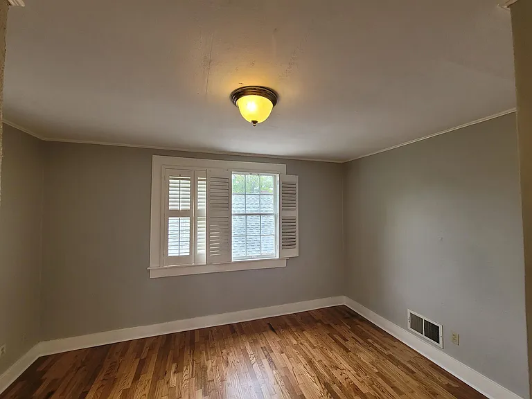 1916 Walker Ave — Photo 3
