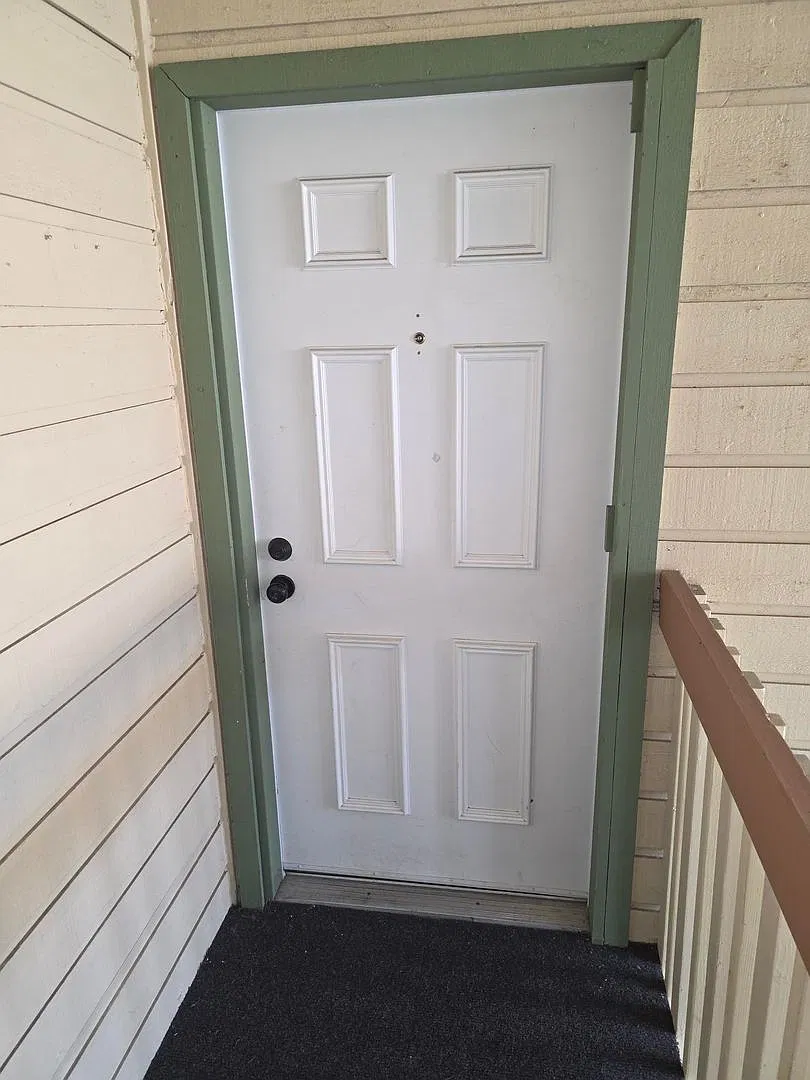 Kent east hill condo - 2 bedroom with vaulted ceiling, 2 bathrooms, ready for move in now! — Photo 3