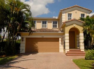 3217 NE 212th St, Aventura, FL 33180