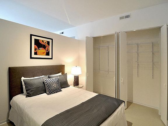 3rd image of 5170 N Elston Ave #1