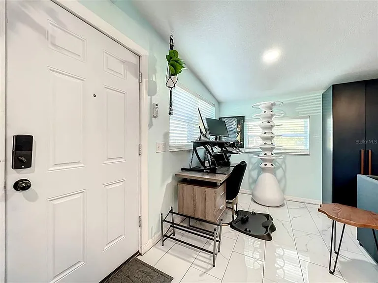 1245 Catalpa Dr #4 — Photo 8