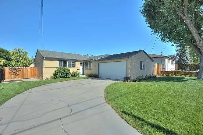247 Clarke Ave photo 1