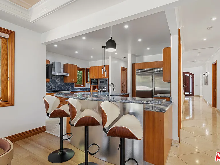 9033 Cresta Dr — Photo 24
