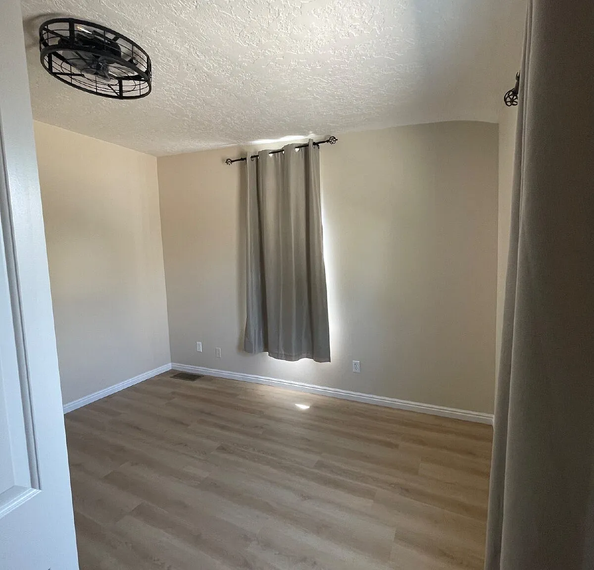 3 bed, 2.0 bath, 1735 sqft, $2,000 — Photo 3