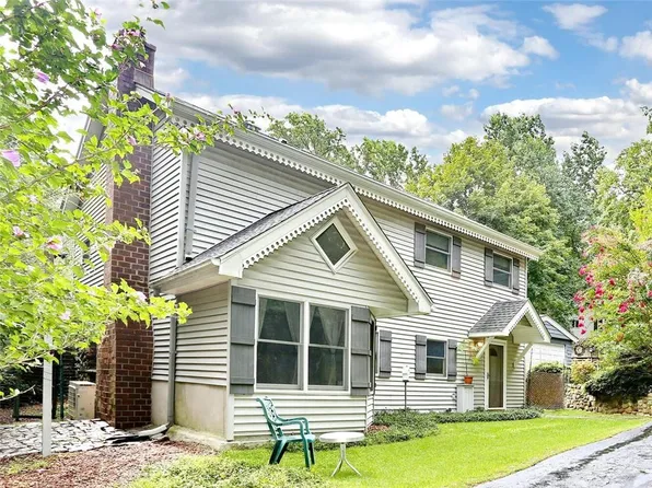 67 Campbell Ave, Airmont, NY 10901