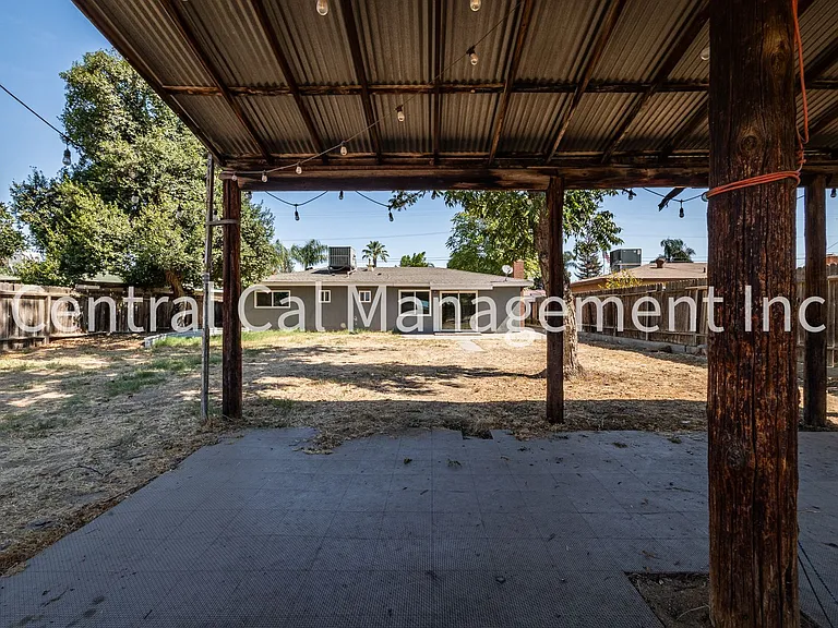 10421 Glenn St — Photo 17