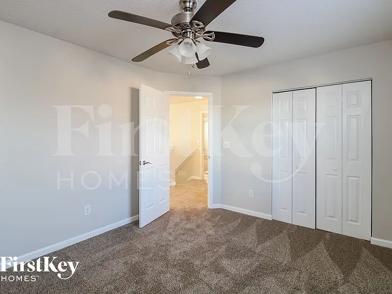 109 Sydney Ct — Photo 12