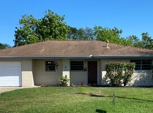 6956 Willow St, Groves, TX 77619