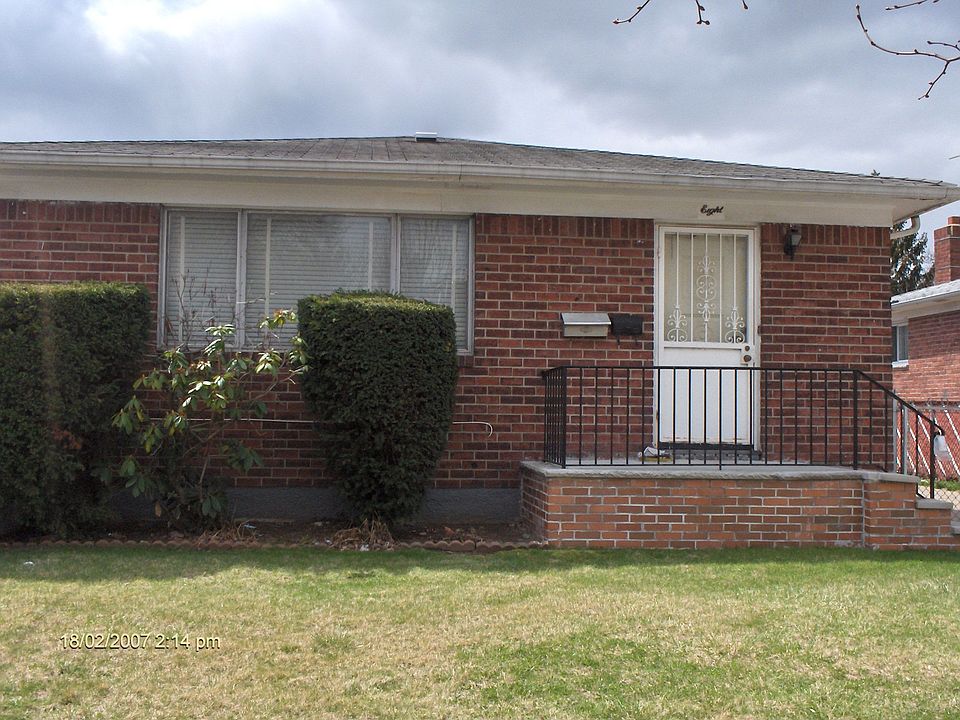 1st image of 8 Park Hill Ln