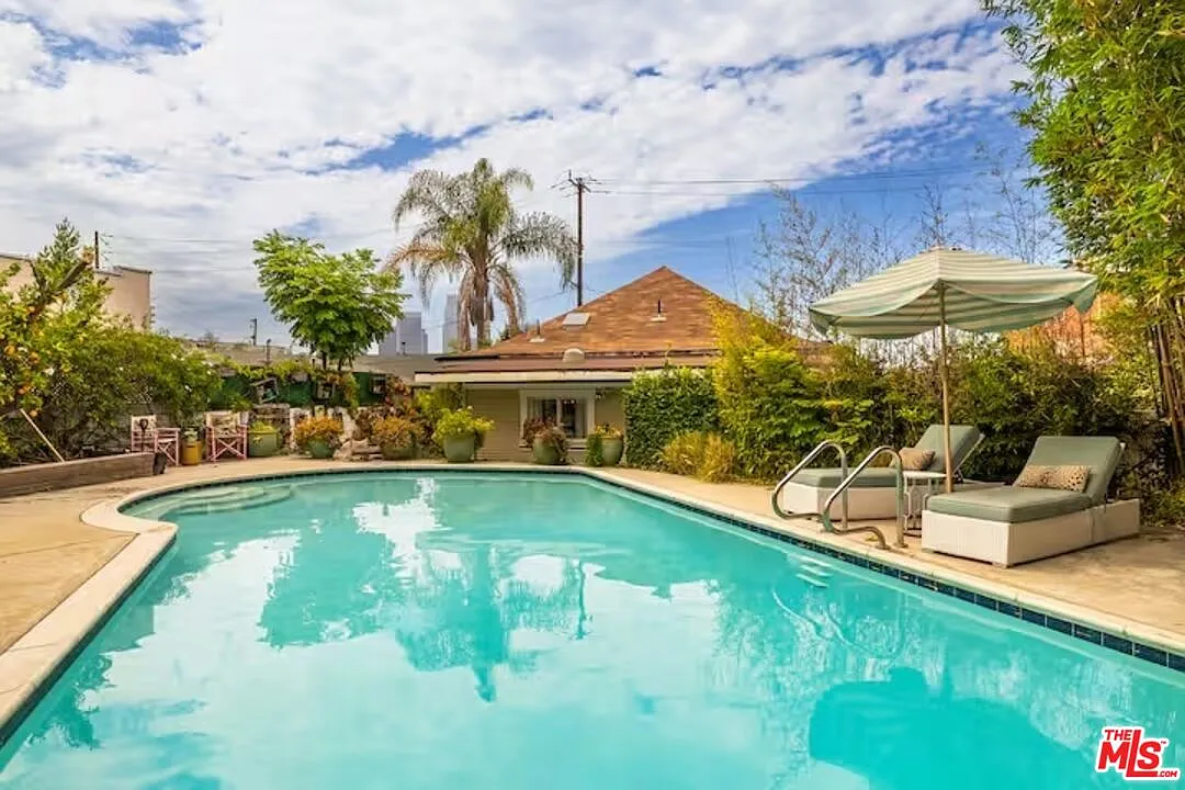 3 bed, 1.5 bath, 1602 sqft, $12,500 — Photo 2
