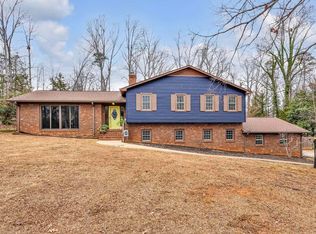 6 Devonshire Ln, Greenville, SC 29617