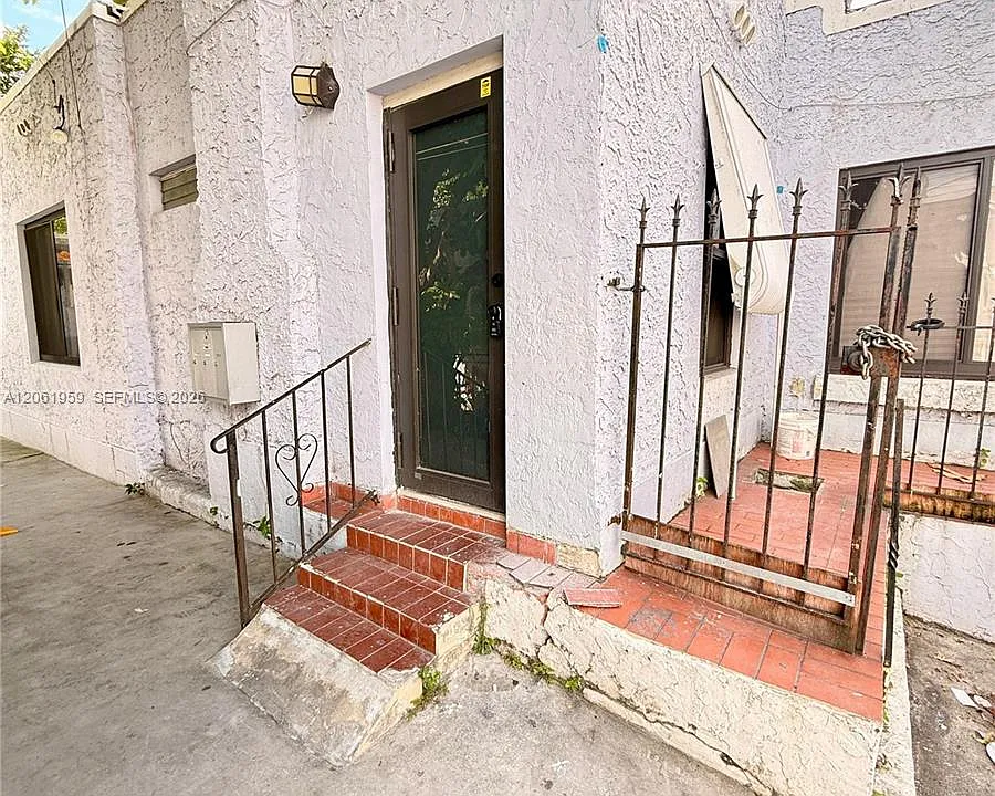 125 SW 19th Ave #2
