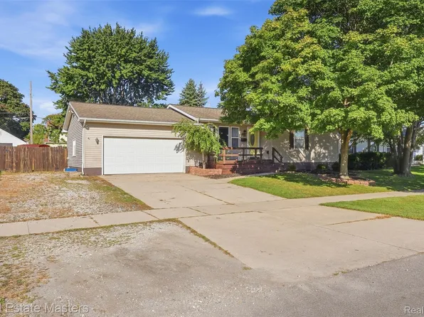 1216 Wisconsin Ave, Marysville, MI 48040