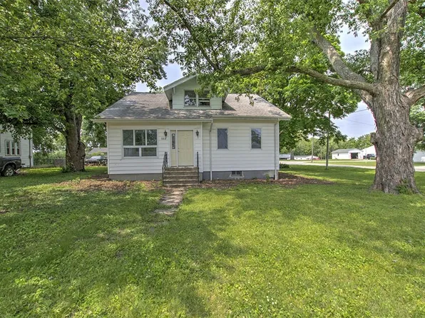 111 N Main St, La Place, IL 61936