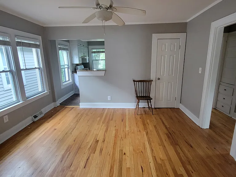 353 E Cambourne St — Photo 4