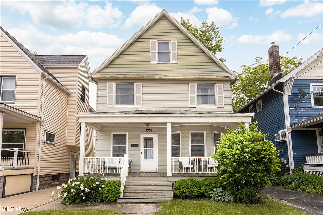 1339 Hall Ave photo 1