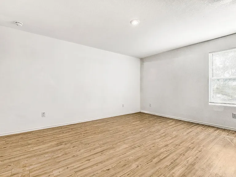 7102 Satellite Dr — Photo 17
