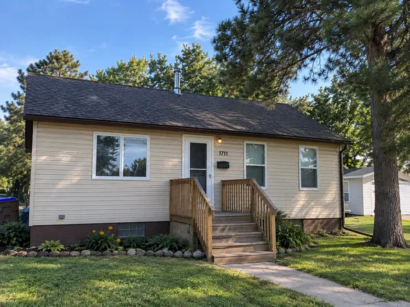 1711 1st Ave SE, Minot, ND 58701