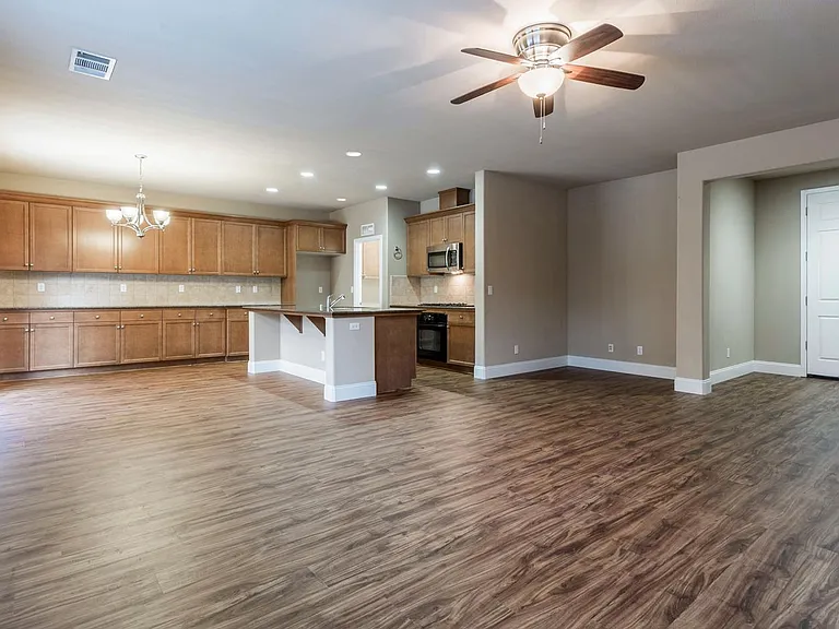 4044 Heritage Ln — Photo 22