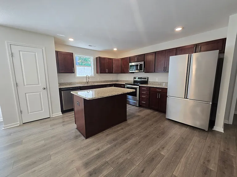 313 Mann St — Photo 4
