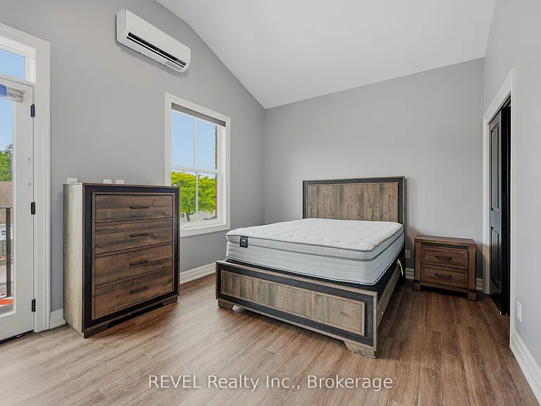 10 Queen St #1 — Photo 13
