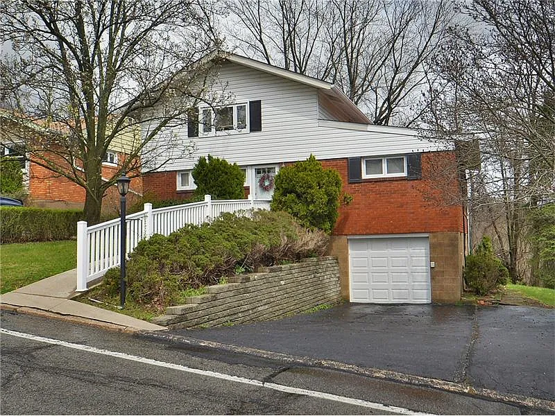 300 Dunbar Dr photo 1
