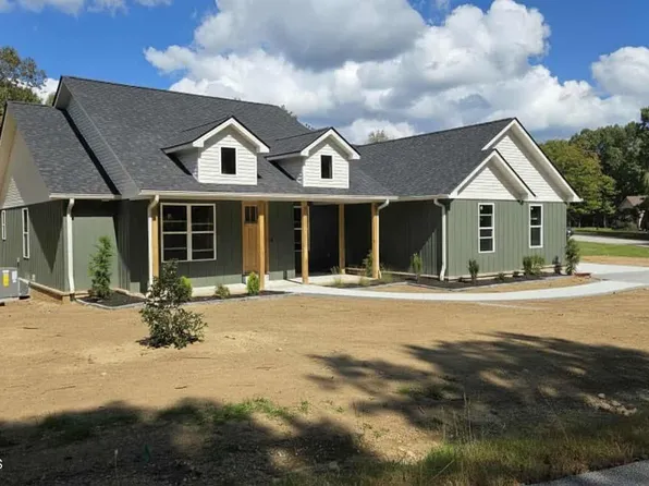 1128 Cumberland View Dr, Crossville, TN 38571