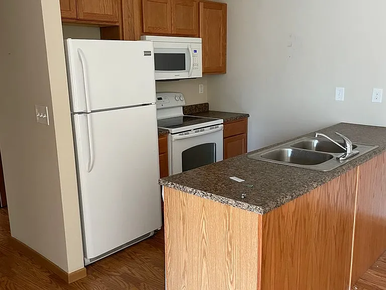 Hidden Brook Apartments — Photo 31