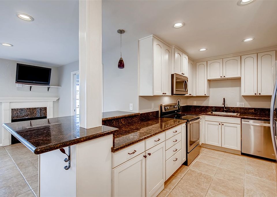 2nd image of 2251 Altisma Way Unit 106