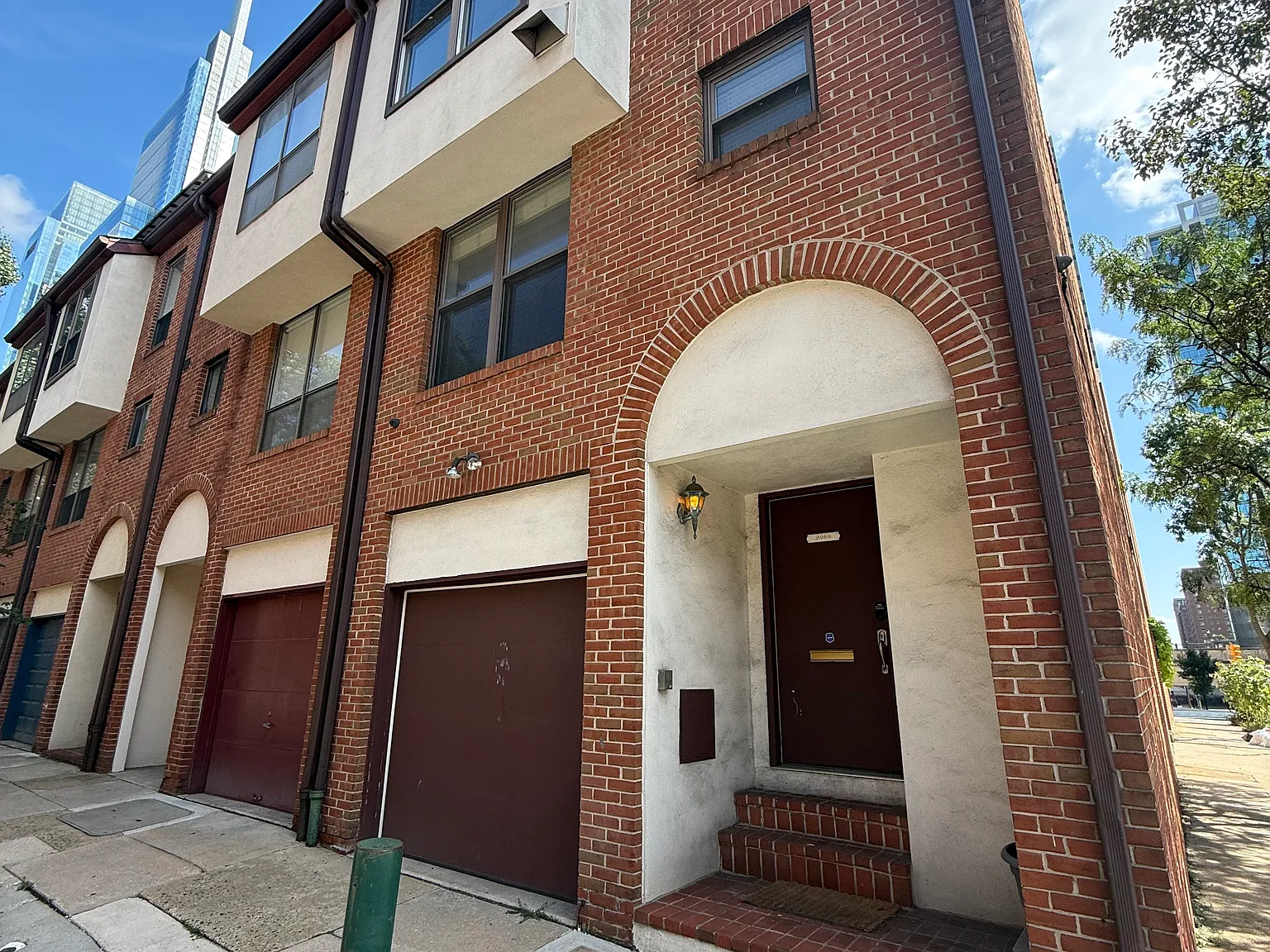 4 bed, 2.5 bath, 2280 sqft, $4,300 — Photo 1
