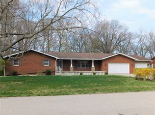 307 S Granada Dr, Effingham, IL 62401