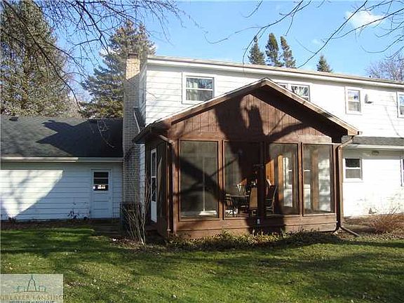 3rd image of 305 E Margaret St