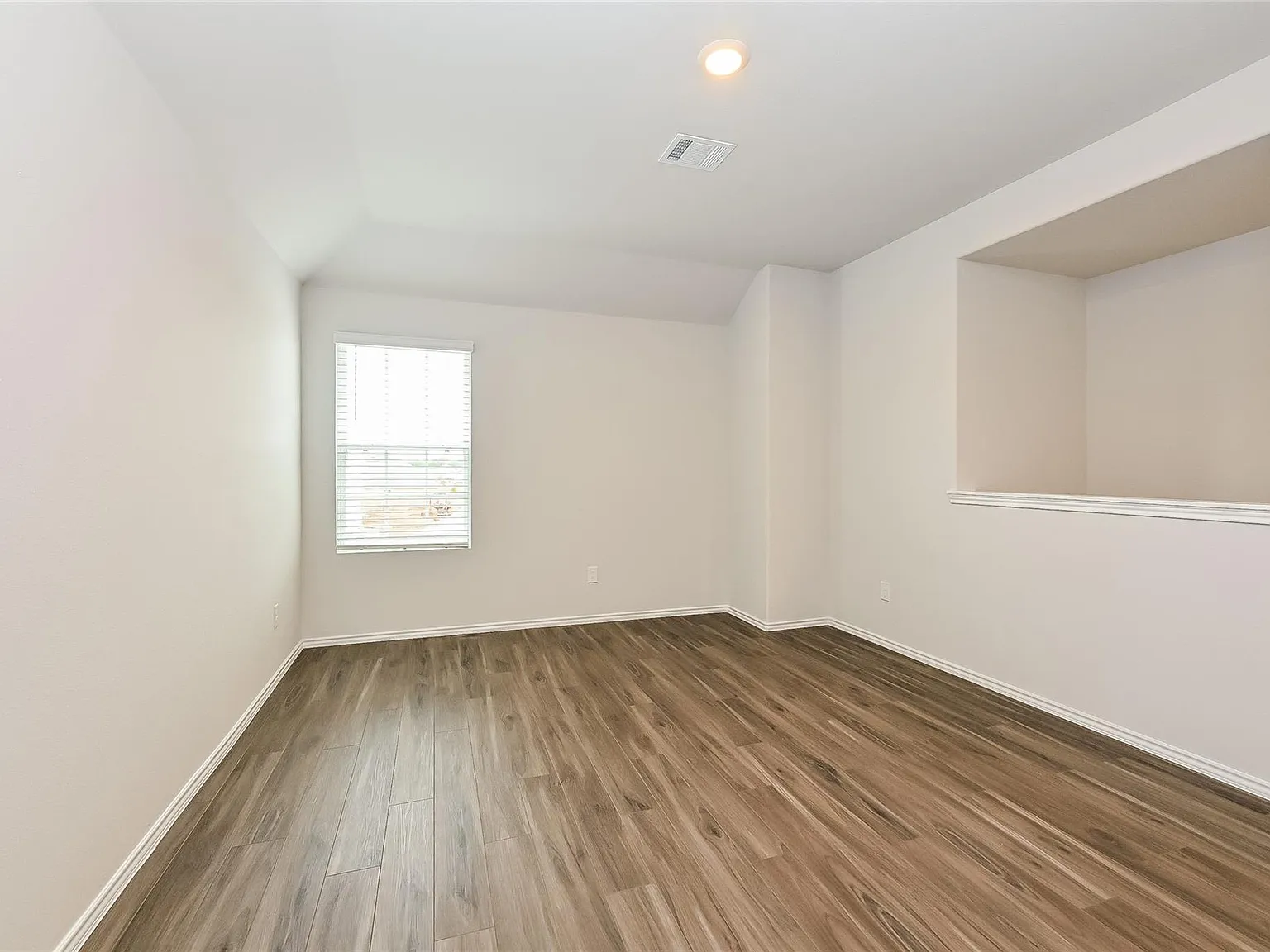4 bed, 2.5 bath, 1687 sqft, $1,885 — Photo 4