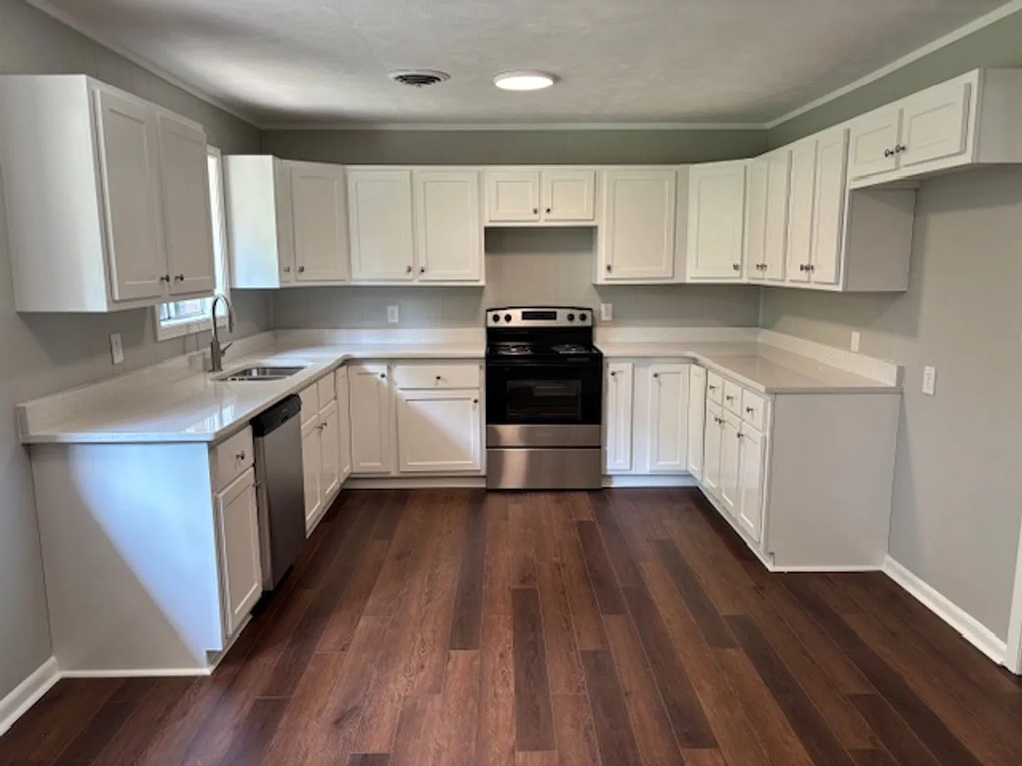 Renovated 4 Bedroom 1 Bath Apartment for Rent! — Photo 3