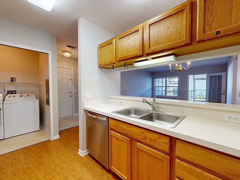 2767 S Knightsbridge Cir — Photo 4