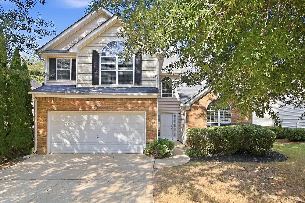4 bed, 2.5 bath, 2666 sqft, $2,270 — Photo 1