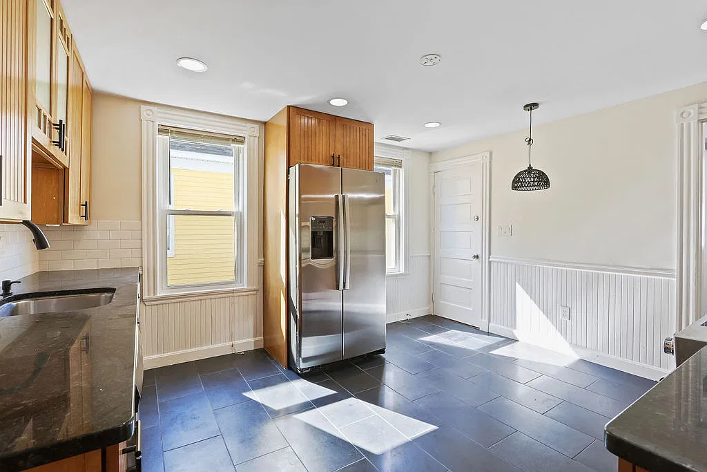 4 bed, 1.5 bath, 1242 sqft, $3,800 — Photo 4