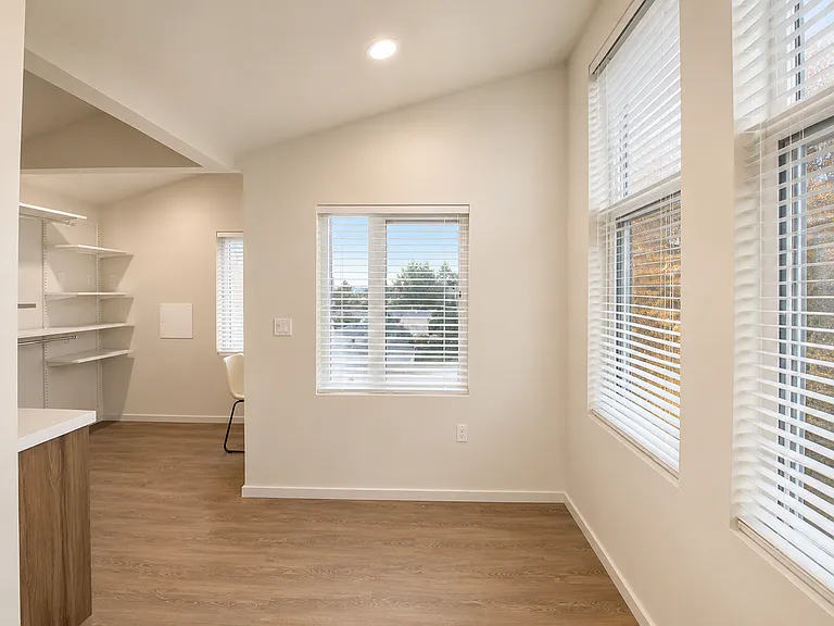 Plaza Apartments — Photo 149