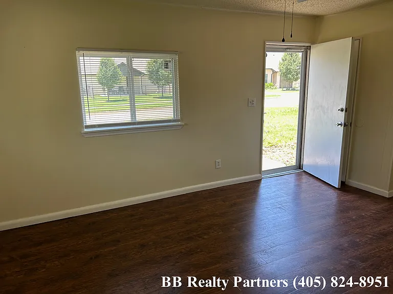 3147 S Louisville Ave — Photo 4
