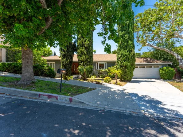5919 Rolling Rd, Woodland Hills, CA 91367