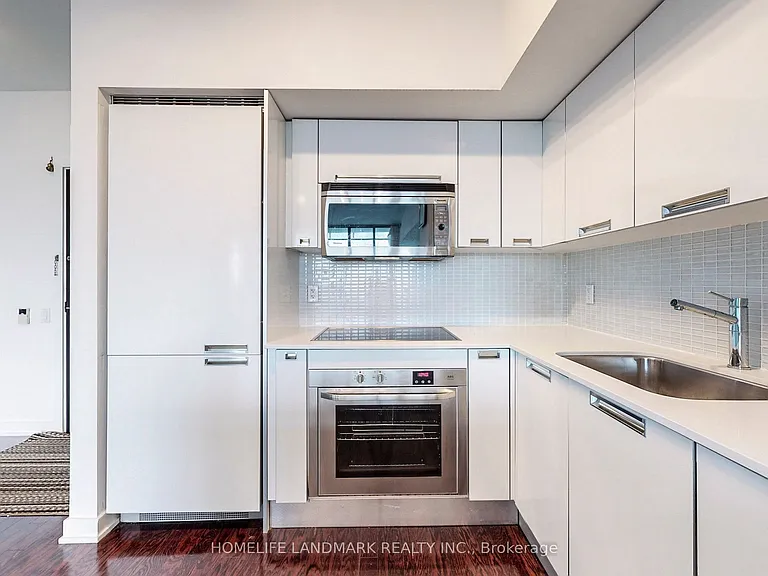33 Charles St E #3406 — Photo 14