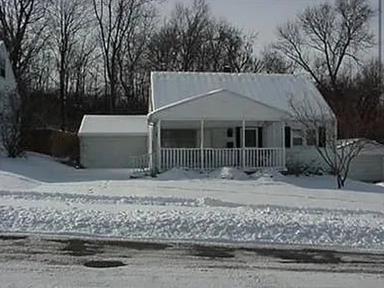 343 Hayden Ave — Photo 2