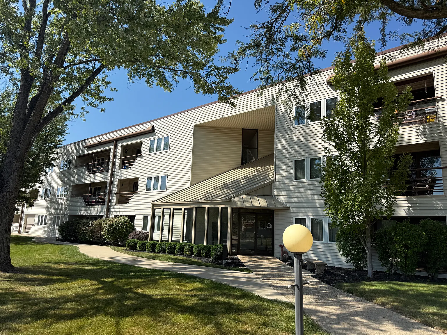 2 bed, $1,400 — Photo 1