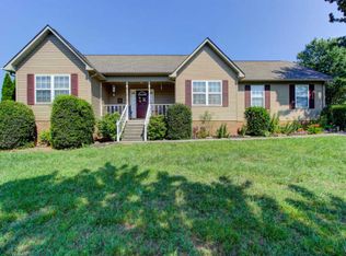 280 Oakwood Estates Dr, Lenoir City, TN 37772
