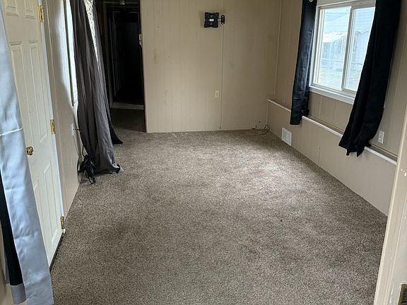 3rd image of 190 Walnut St