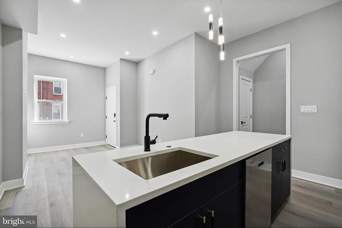 4 bed, 2257 sqft, $2,800 — Photo 2