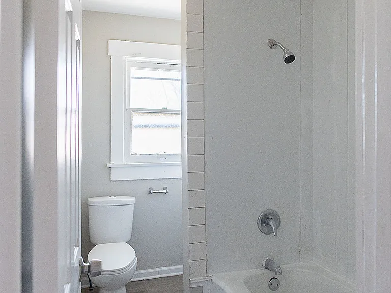 2141 Philadelphia Dr — Photo 32